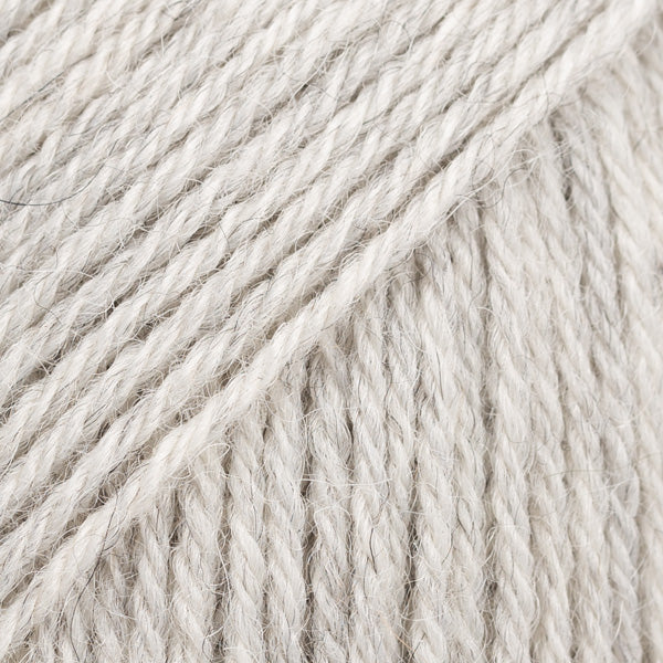 DROPS Nord 03 – pearl grey