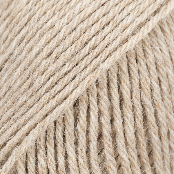 DROPS Nord 07 – light beige