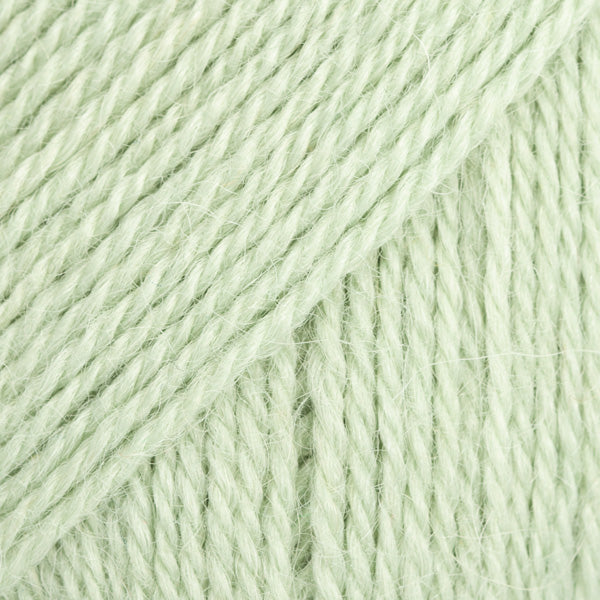 DROPS Alpaca 9030 – pistachio ice cream