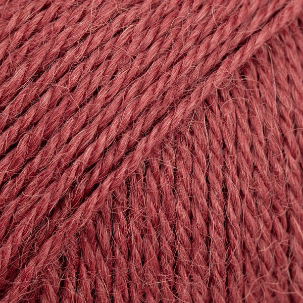 DROPS Alpaca 9040 – holly berry